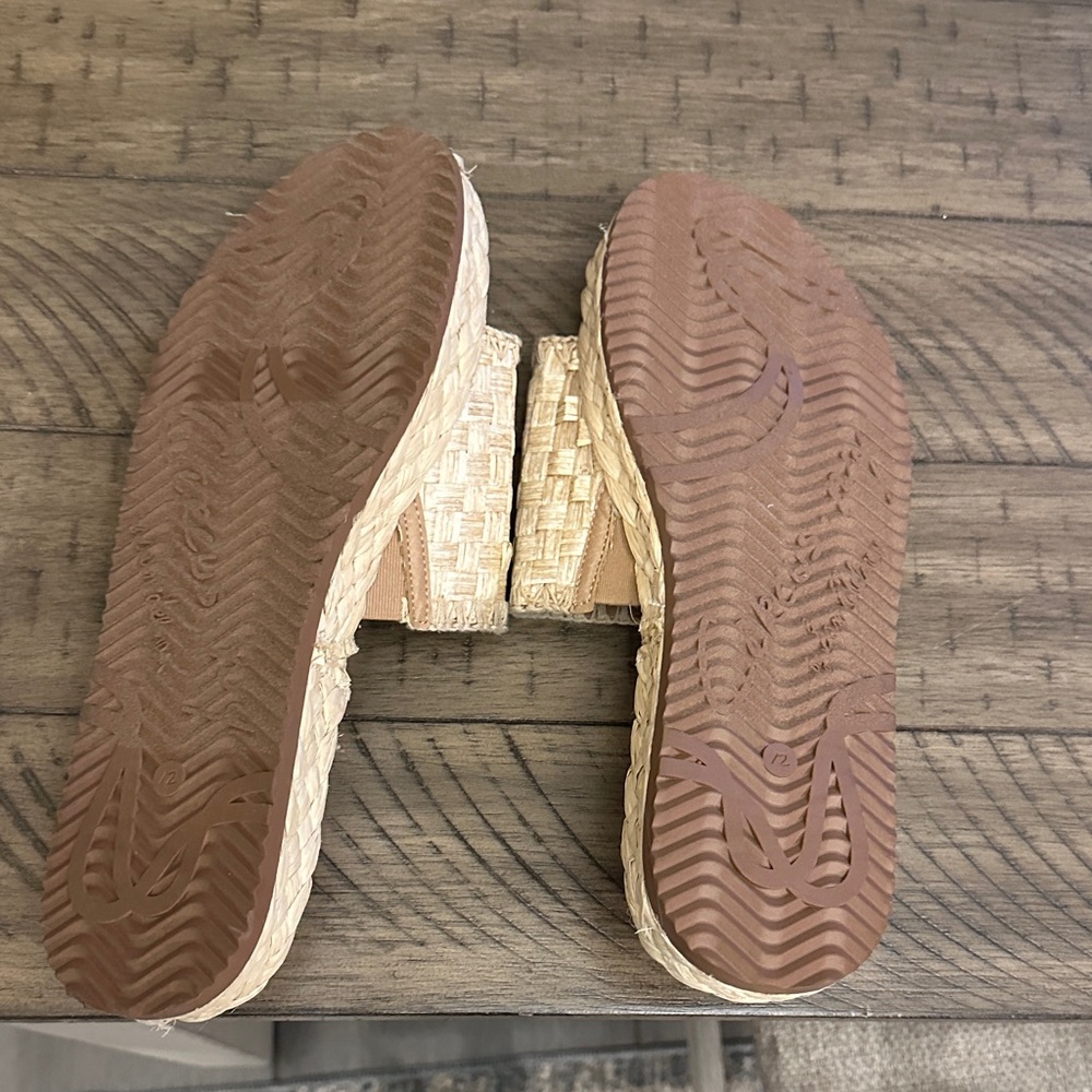 Crevo Tan Woven Espadrille Slides - Picture 4 of 4